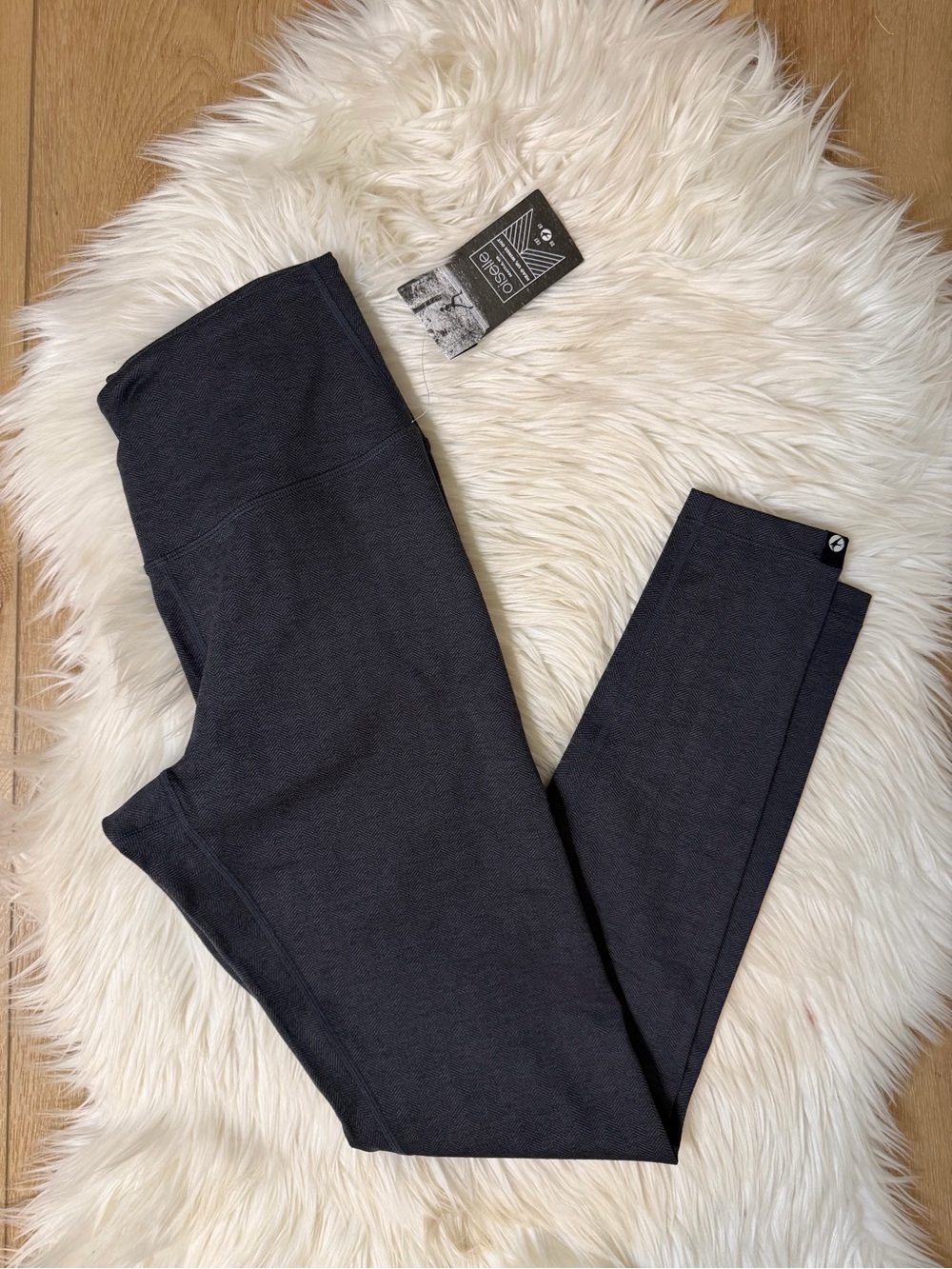 oiselle NWT Dark Blue High-Rise Leggings in Herringbone Size Small / Medium